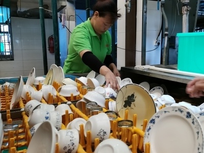 高温消毒池的水可以饮用？洗碗工的手也要取样？——跟着卫监部门探访餐饮具集中消毒